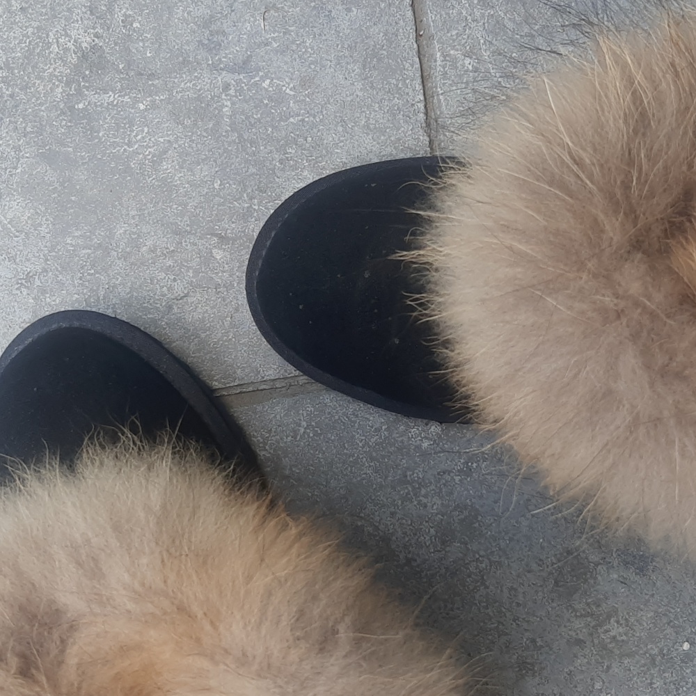 Women's Black and Tan Fur-Trimmed Shoes - Picture 8 of 8